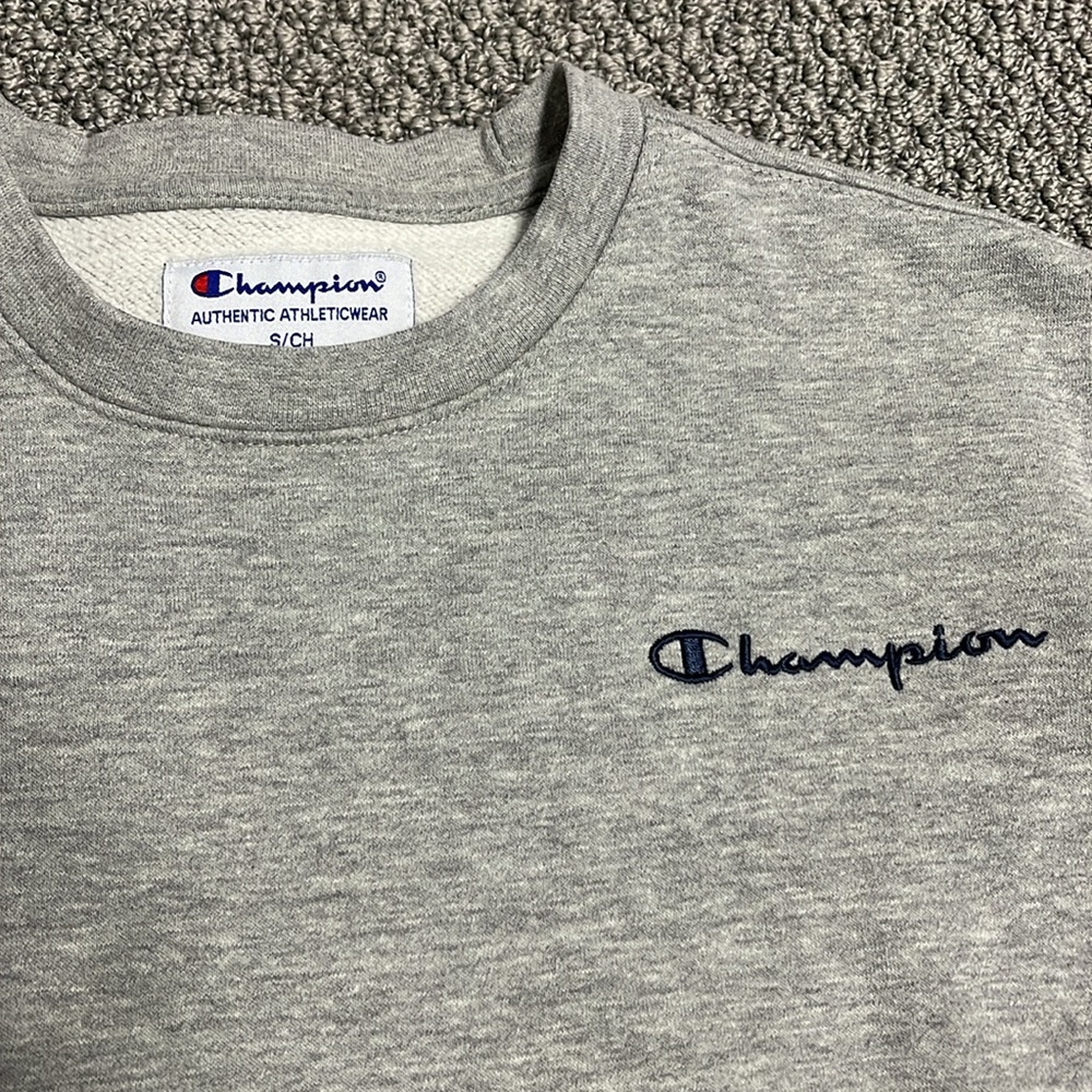 Essential Champion Crewneck - Picture 2 of 4